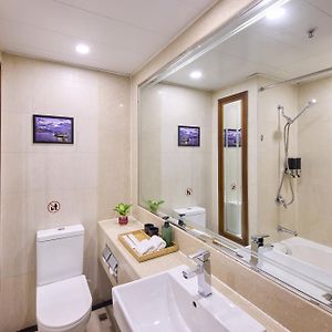 Executive Suite 25 – 32 or F